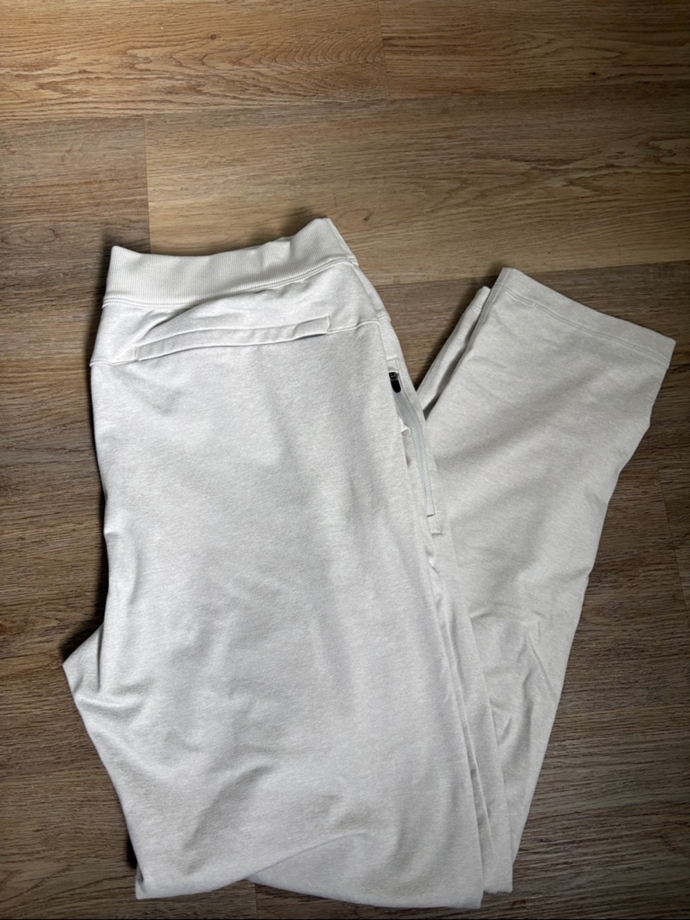 Vuori coronado Light Gray Sweatpants - Cozy Everyday Joggers - Picture 3 of 3